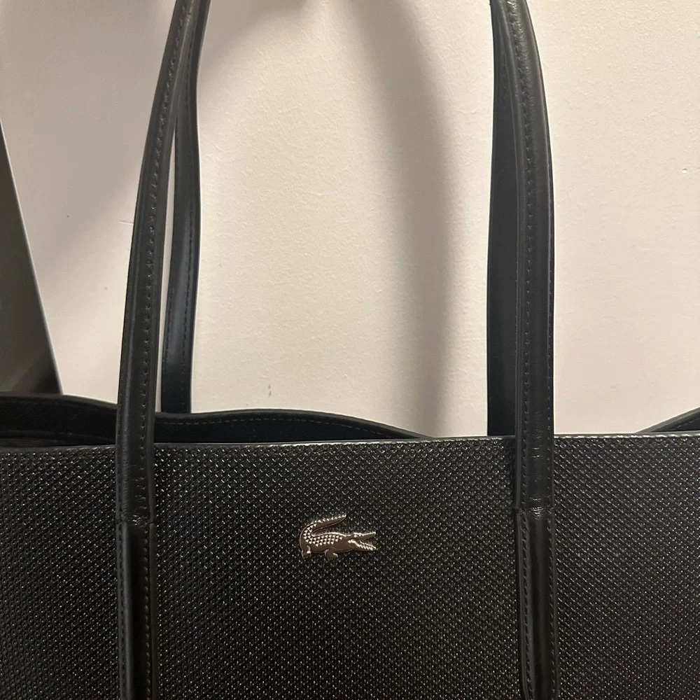 LACOSTE SAC CABAS CHANTACO EN CUIR PIQUÉ + PORTEFEUILLE - Picture 6 of 12